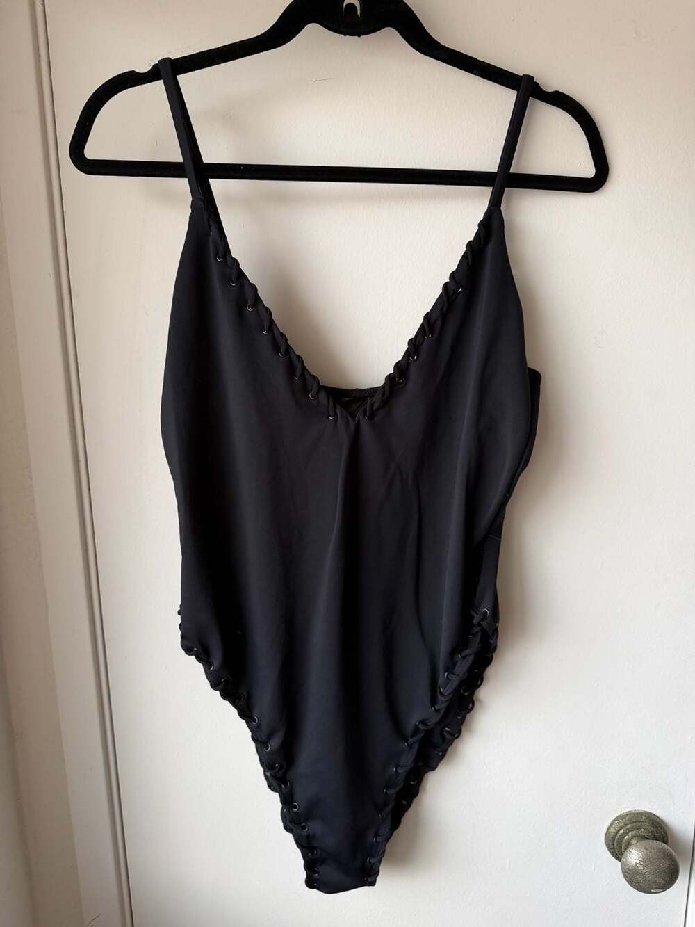 NEW Good American Black Good American Whip Stitch Swimsuit - size M,